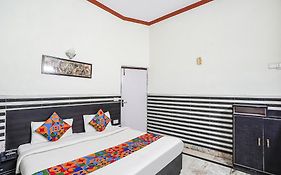 Fabhotel Sarwan